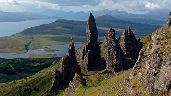Die Felsformation "Old Man of Storr" ist das bekannteste Naturwunder der Isle of Skye im Nordwesten Schottlands. © NDR/Naturfilm 