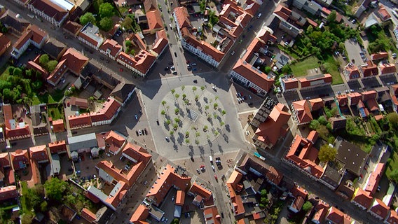 Der Marktplatz von Neustrelitz. © NDR/doc.station GmbH 