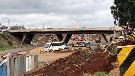 Die Brücke der kleinen Wunder in Kenias Hauptstadt Nairobi. © NDR/WDR 