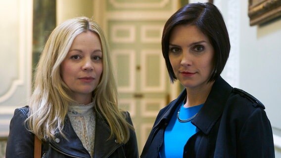 Rose (Fiona Button) und Schwester Nina (Annabel Scholey) Rose (Fiona Button) und Schwester Nina (Annabel Scholey) © NDR/Sister Pictures Limited