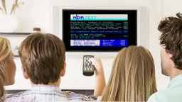 Bildcollage: Der NDR Videotext auf einem Computermonitor. © Monkey Business - Fotolia.com_8653017_M.jpg Foto: Monkey Business - Fotolia.com_8653017_M.jpg