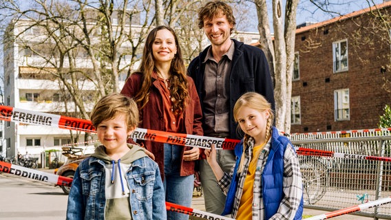 Philipp mit Tochter Miriam und Frederike mit Sohn Fritz bilden eine Notgemeinschaft. © ARD Degeto/Martin Rottenkolber 