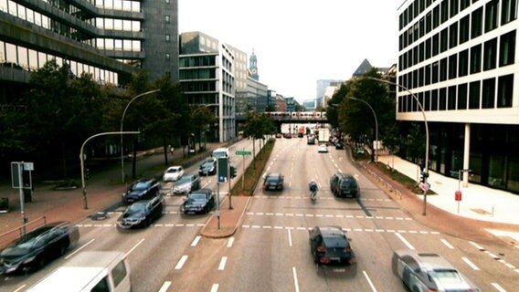 Blick auf die Willy-Brandt-Straße in Hamburg. © NDR 
