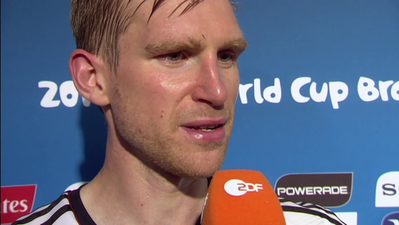Mertesacker spricht im Interview © NDR 