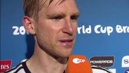 Mertesacker spricht im Interview © NDR 