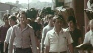 Arbeiter aus den Tunesien kommen in den 70er Jahren in Wolfsburg an.  