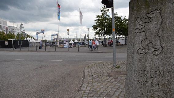 Ein "Berliner Meilenstein" in Kiel.  