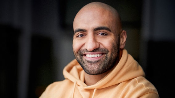 Autor und Altenpfleger Rashid Hamid © Yvonne Schmedemann Foto: Yvonne Schmedemann