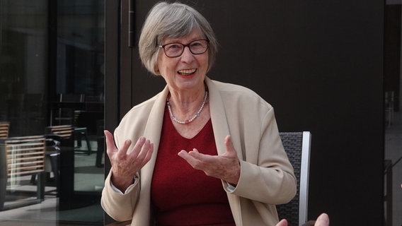 Prof. Christa Olbrich im Porträt © . 