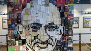 Kunstobjekt mit Gandhi aus Papier © NDR Foto: Udo Schmidt