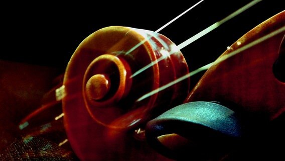Die Schnecke einer Geige in einer Detailaufnahme. © Photocase Foto: wildchild