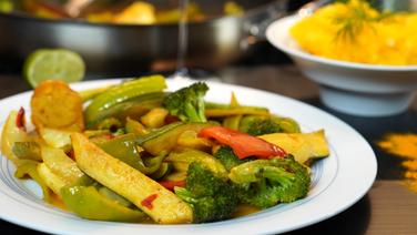 Gemüse-Curry mit Safran-Kartoffelstampf © NDR Foto: Florian Kruck