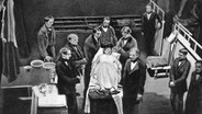 Zeitgenössische Darstellung einer der ersten Operationen in Narkose durch William Thomas Green Morton 1946. © picture alliance / akg-images Foto: akg-images