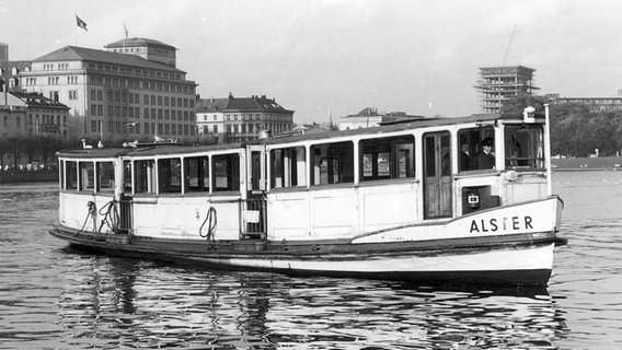 Die "Alster" auf der Hamburger Binnenalster in den 1950er-Jahren. © Hamburger Hochbahn AG 