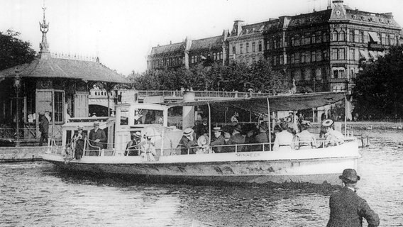 Ein Alsterdampfer in Hamburg um 1900. © Hamburger Hochbahn AG 