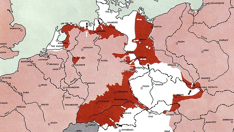 Ausschnitt der Europa-Karte vom 1. Mai 1945 aus dem "Atlas of the World Battle Fronts in Semimonthly Phases" des United States War Department, 1945, der die Gebietslage in zweiwöchigen Abständen dokumentiert. © This image is a work of a U.S. Army soldier or employee, taken or made as part of that person's official duties. As a work of the U.S. federal government, the image is in the public domain. Foto: United States War Department, General Staff 1945