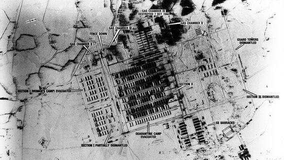 Luftaufnahme des Vernichtungslagers Auschwitz-Birkenau, fotografiert am 14. Januar 1945 von der alliierten Luftaufklärung. © picture alliance / akg-images 