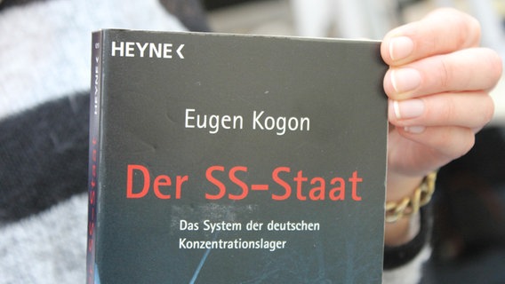 Cover des Buches "Der SS-Staat" von Eugen Kogon  Foto: Oliver Diedrich