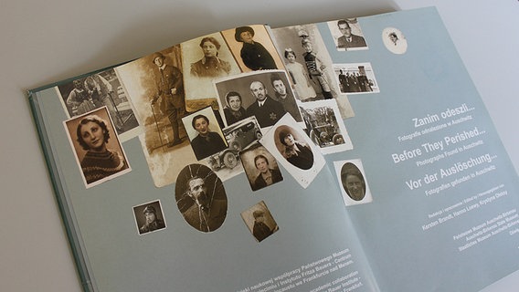 Blick in das Buch "Vor der Auslöschung ... Fotografien gefunden in Auschwitz"  Foto: Oliver Diedrich