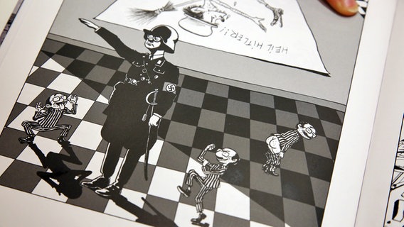Michel Kichka bricht in seinen Comics das Tabu und verarbeitet den Holocaust humoristisch © NDR Foto: Judith Pape