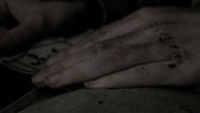 Ein Screenshot aus dem Video von Pia Stüvecke zeigt schmutzige Hände. © NDR/ Pia Stüvecke 