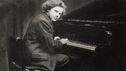 Pianist Wilhelm Backhaus (1884-1969) in jungen Jahren am Flügel. © picture alliance / Luisa Ricciarini/Leemage 