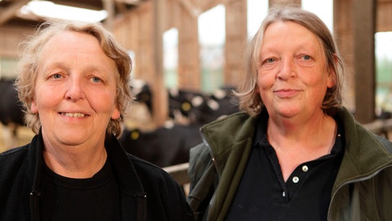 Die Bio-Bäuerinnen Elisabeth Böse-Hartje (l.) und Johanna Böse aus Thedinghausen, Niedersachsen. © © NDR/dmfilm/Frank Bergfeld, honorarfrei 