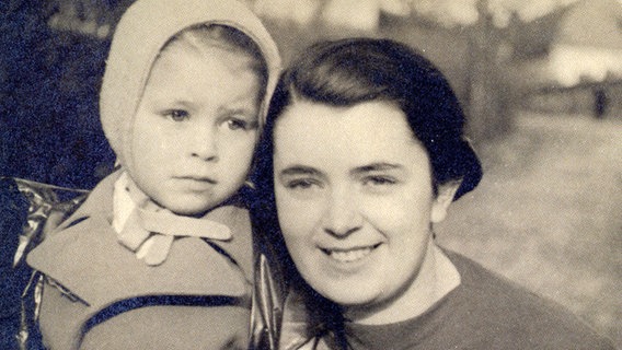 Yvonne Koch mit ihrer Mutter. © Yvonne Koch 