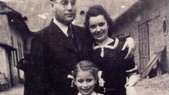 Yvonne Koch mit ihren Eltern. © Yvonne Koch 