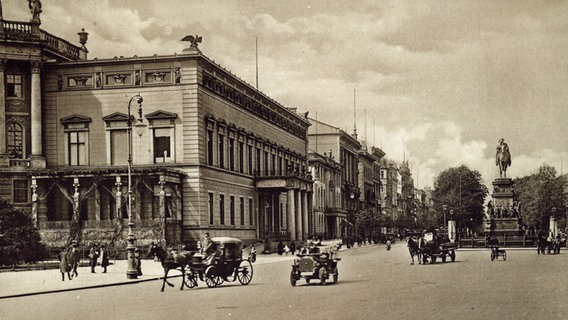 Palais Kaiser Wilhelms I. in Berlin, Unter den Linden, Postkarten-Motiv von 1910. © picture-alliance / akg-images | akg-images 