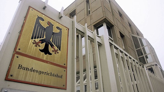 Eingang des Bundesgerichtshofs in Karlsruhe © picture-alliance/ dpa/dpaweb Foto: Ronald Wittek