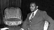 Ein Archivbild aus dem Jahr 1977 zeigt den Antiapartheid-Aktivisten Stephen Bantu Biko, genannt auch Steve Biko. © picture-alliance / dpa | Soweto_Archiv 