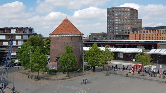 Der Zombeck-Turm am S- und U-Bahnhof Hamburg-Barmbek © NDR Foto: Jochen Lambernd