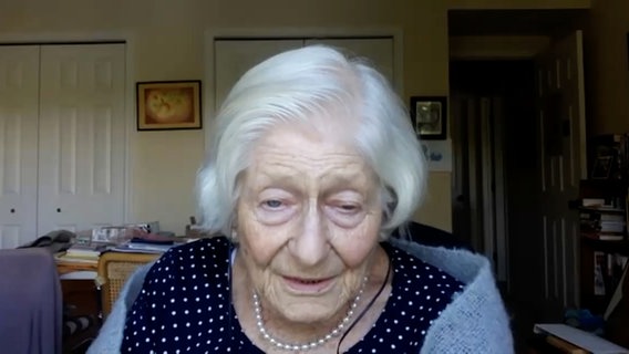 Holocaust-Überlebende Irene Butter im Video-Call für den NDR Info Podcast "Irene, wie hast du den Holocaust überlebt?" © NDR 