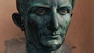 Bronze-Büste des römischen Kaisers Caligula, aufgenommen 2004 in Nemi, Italien. © picture-alliance/ dpa Foto: Udo Bernhart