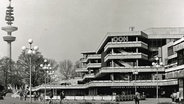 Eine Schwarz-Weiß-Aufnahme des Fassade des CCH © Hamburg Messe und Congress-Archiv 