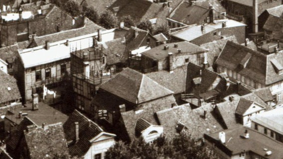 Luftaufnahme der Schweriner Altstadt um 1920. In der Mitte: Das Dach der alten Synagoge. © Blumenthal/Stadtarchiv Schwerin Foto: R. Blumenthal