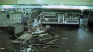 Zerstörte Schließfachanlage am Hamburger Hauptbahnhof nach einem Bombenanschlag am 13. September 1975  