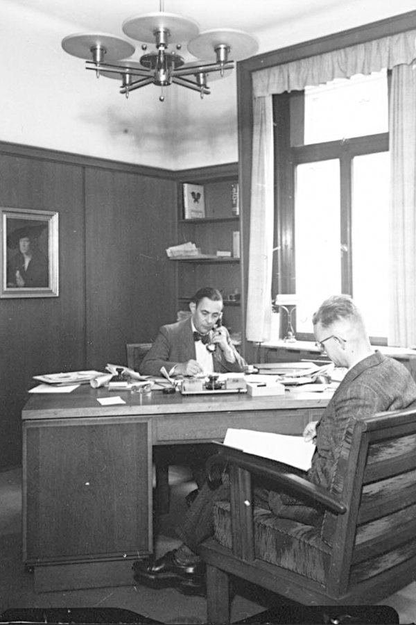 "BZ"-Gründer und Chefredakteur Hans Eckensberger in seinem Büro Ende der 1940er-Jahre. "BZ"-Gründer und Chefredakteur Hans Eckensberger in seinem Büro Ende der 1940er-Jahre. © Braunschweiger Zeitung