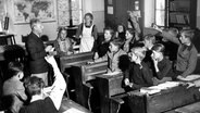 Unterricht in einer Dorfschule der 1950er-Jahre © picture-alliance / dpa 