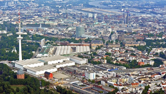 Luftaufnahme der Hamburger Innenstadt mit Messehallen und Fernsehturm © imago/Michael Wigglesworth 
