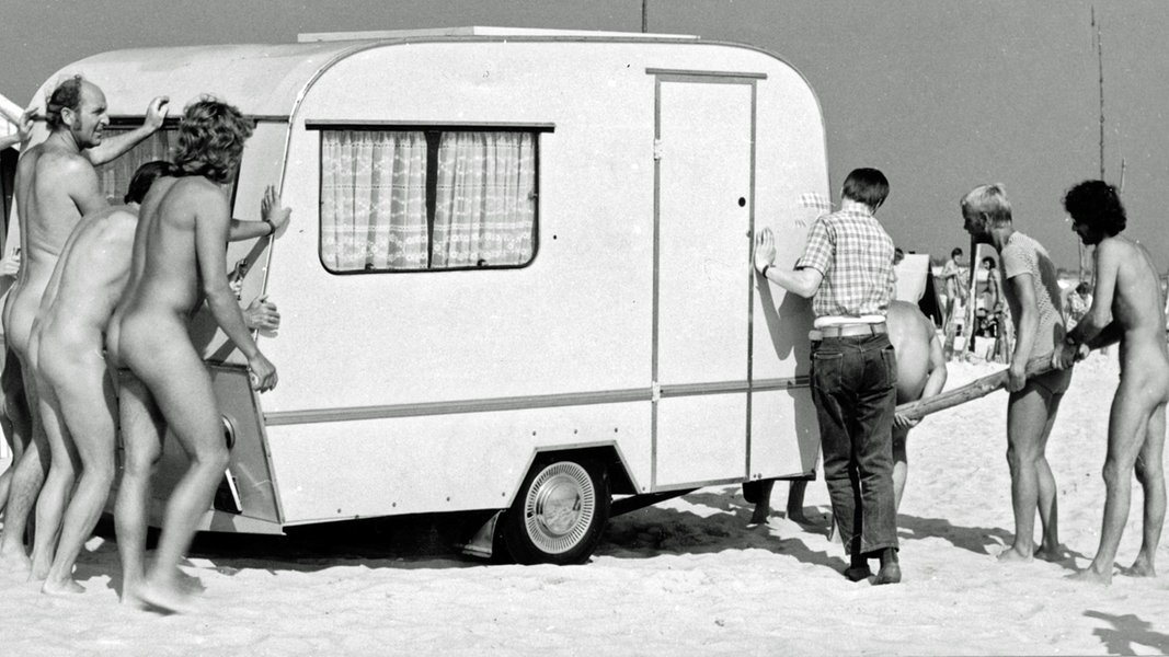 FKK-Kultur in der DDR: Nackt am Strand.