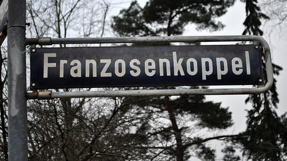 Straßenschild mit der Aufschrift Franzosenkoppel © NDR.de Foto: Janine Kühl