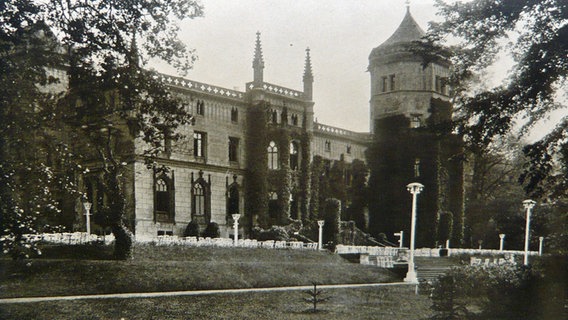 Das Donner-Schloss in Altona 1914.  