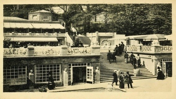 Gebäude der Industrieabteilung auf der Gartenbauausstellung Altona 1914.  