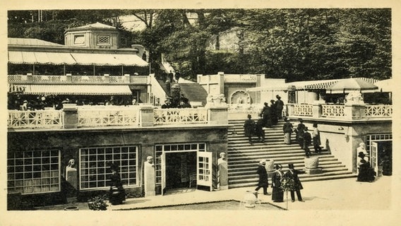 Gebäude der Industrieabteilung auf der Gartenbauausstellung Altona 1914. Gebäude der Industrieabteilung auf der Gartenbauausstellung Altona 1914.