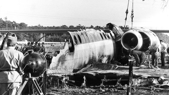 Das Wrack des am 6. September 1971 bei Hasloh verunglückten Charterflugzeuges vom Typ "BAC 1-11" der Chartergesellschaft Paninternational © picture-alliance / dpa Foto: DB