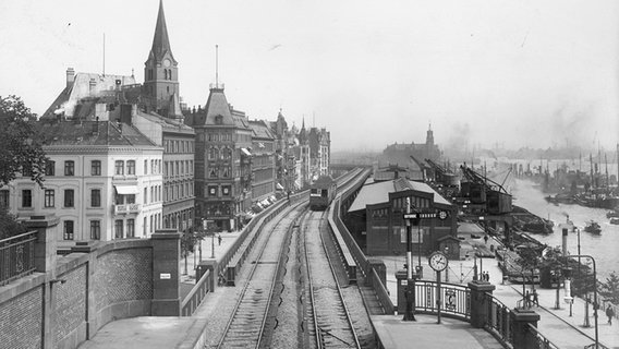 Blick auf die Strecke zwischen Landungsbrücken und Baumwall im Juni 1912 © Hochbahn Hamburg 