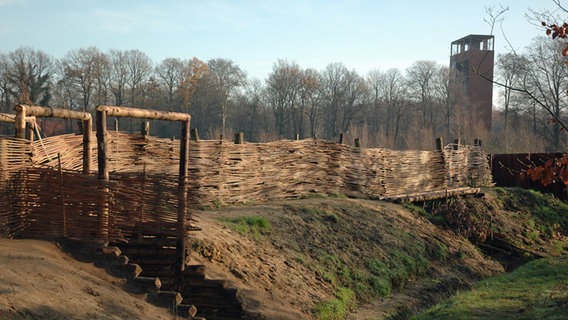 Rekonstruierter Wall zur Varusschlacht im Museum und Park Kalkriese. © VARUSSCHLACHT im Osnabrücker Land Foto: Axel Thiele