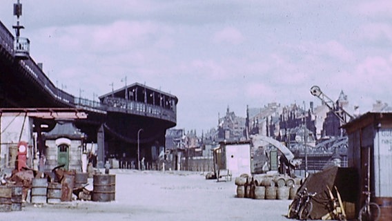 Bild des zerstörten Hamburg, gedreht vom späteren Hollywoodregisseur George Stevens. © NDR/SpiegelTV 